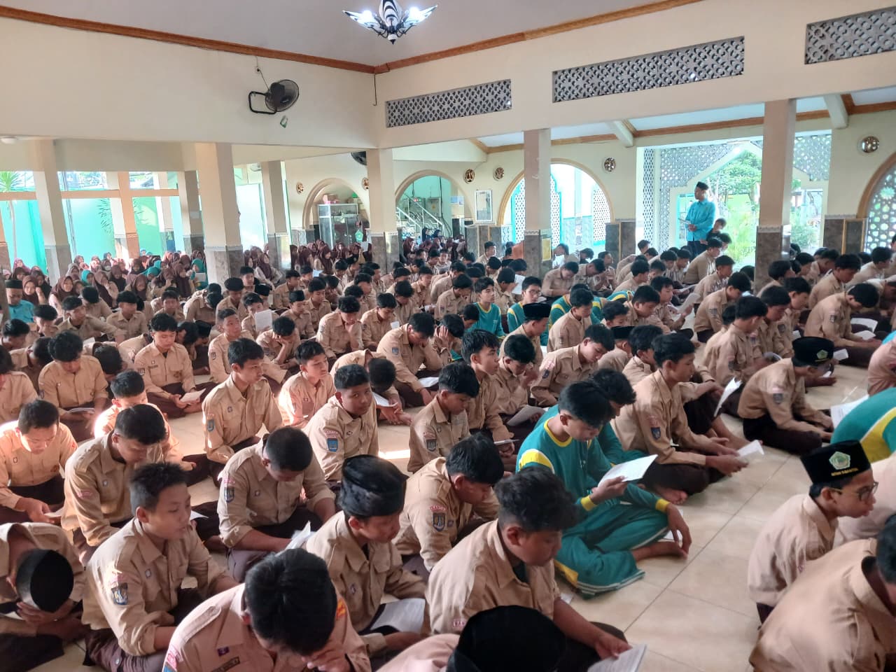 Mengetuk Pintu Langit: Ratusan Siswa MTsN 9 Bantul Bersimpuh dalam Mujahadah Dukung Kesuksesan Kelas IX